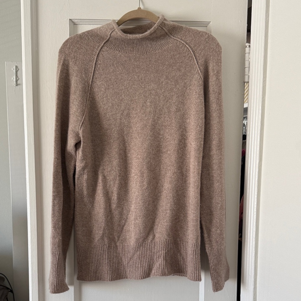 Theory Women’s Beige Cashmere Turtleneck Sweater